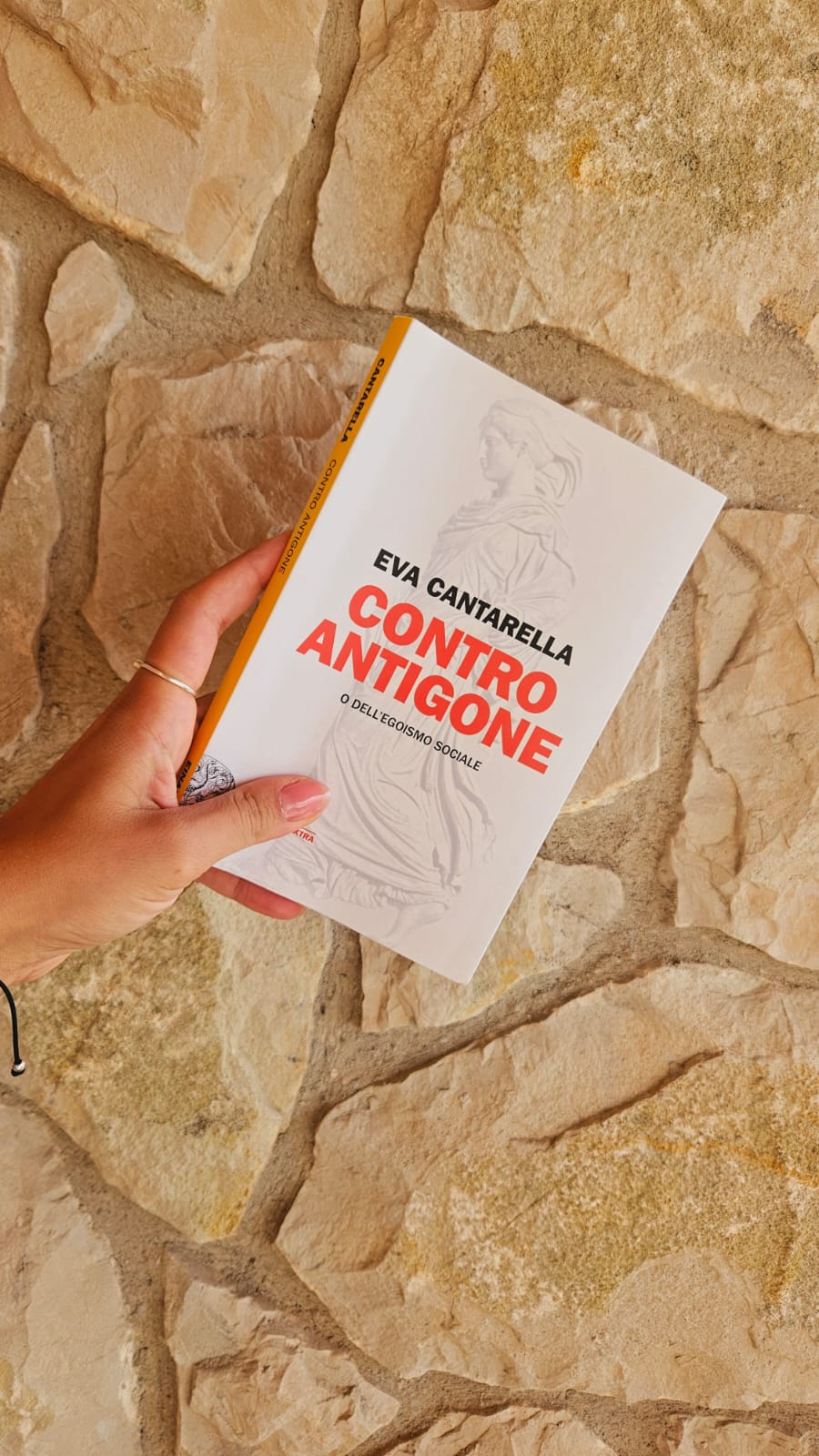 Contro Antigone